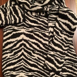 Adrienne Vittadini Stylish Zebra Print Sweater/cardigan with single button. Sz M